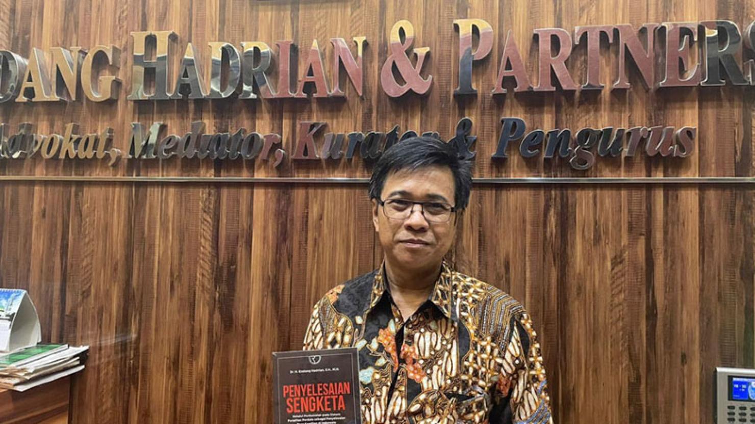 Pengacara Endang Hadrian Luncurkan Buku “Penyelesaian Sengketa Melalui Perdamaian”